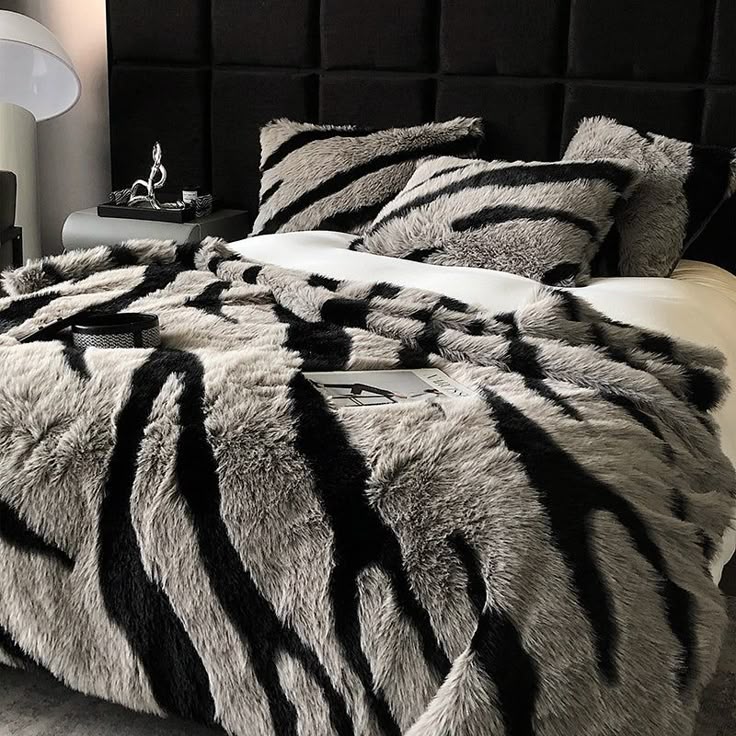 Pillows & Blankets