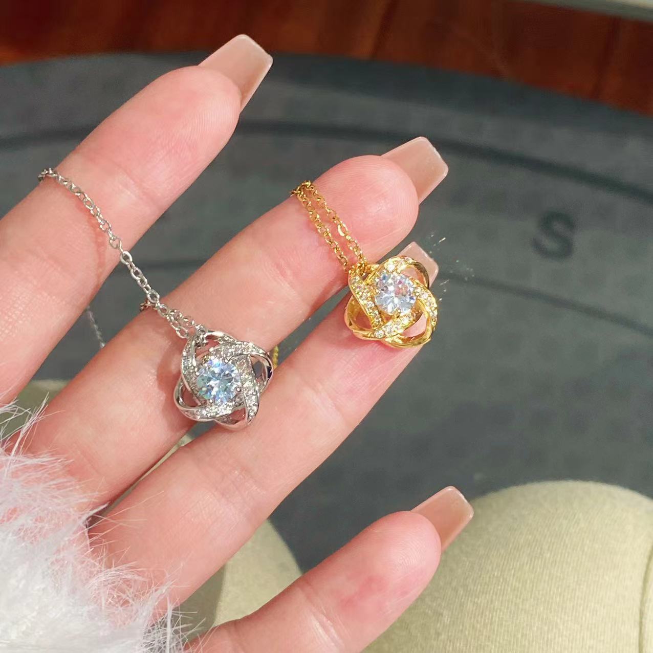 Eternal Heart Pendant Clavicle Necklace Cross-border Hot Sale Full Diamond Zircon Rotating Lucky Four-Leaf Clover Necklace