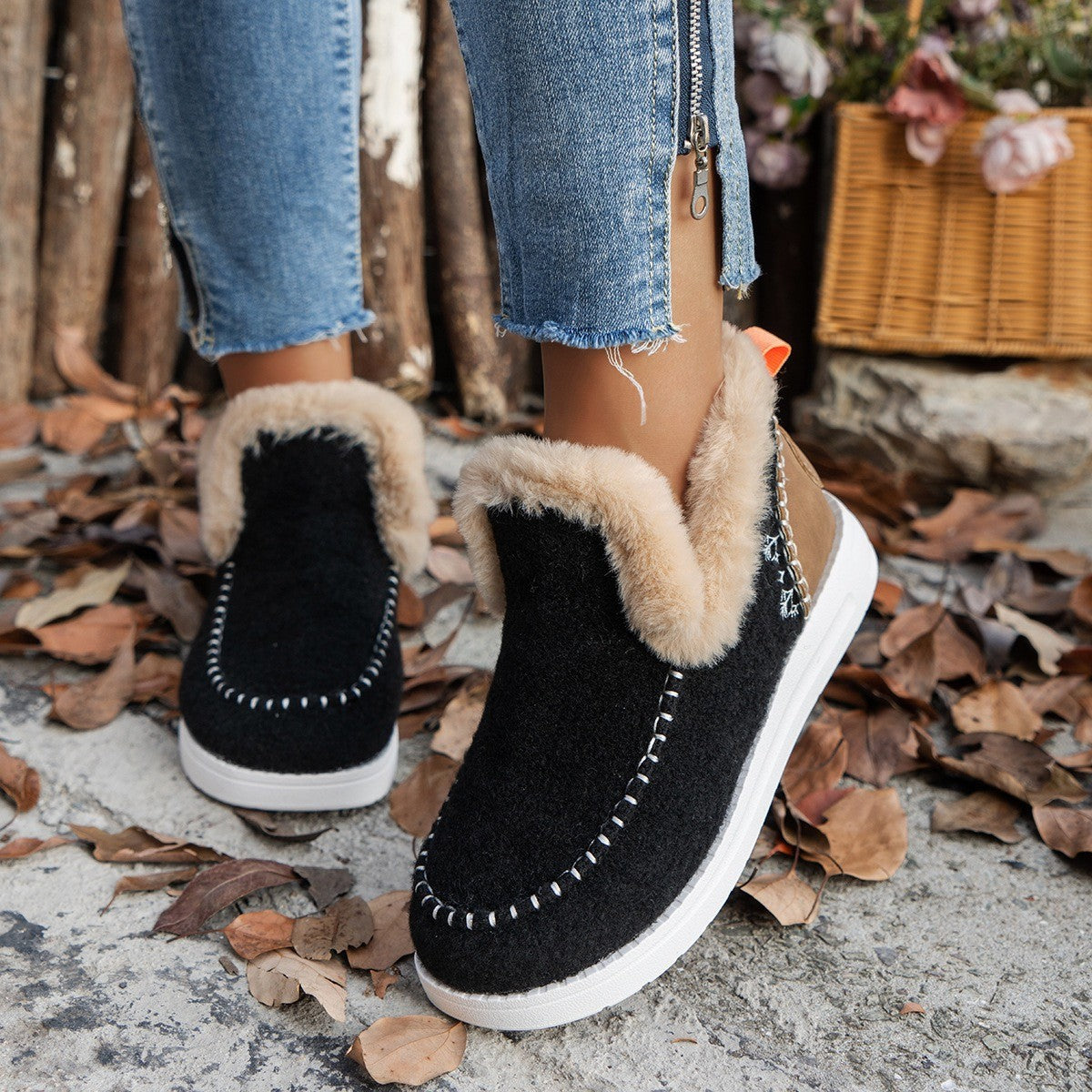 Warm and thick snow boots European and American flat-soled large-size furry short-sleeved cotton shoes
